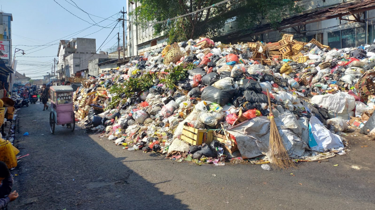 Sampah Menggunung di Kota Bandung Belum Teratasi
            - galeri foto