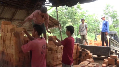 Selain Kesulitan Air, Pelaku Usaha Batu Bata Merah di Pali Juga Sepi Pembeli