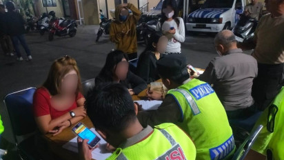 Razia Cafe, Polres Kudus Amankan Belasan Pengunjung, Pemandu lagu dan Miras