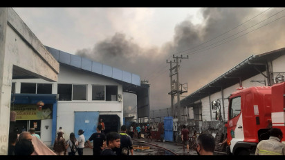 Pabrik Mebel Ekspor di Buduran, Sidoarjo, Terbakar