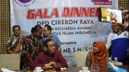 Nurhayati Pelapor Kasus Korupsi Kepala Desa di Cirebon Temui Mahfud MD