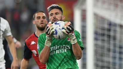 Ganti Peran dari Stiker Jadi Kiper, Olivier Giroud Mampu Pertahankan Clean Sheet