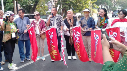 SriGan Gelar Perempuan Batik Bersepeda dengan Tema "Orang Bike Baik Pilih #Ganjar Presiden 2024" 
