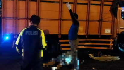 Kecelakaan di Kepanjen, Malang, Nyalip Motor dan Tabrakan dengan Truk, Seorang Ibu Tewas di lokasi