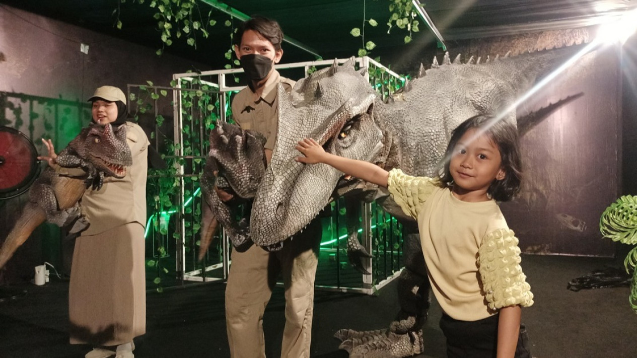 Menikmati Petualangan Seru Bersama Dinosaurus di Sleman Yogyakarta
            - galeri foto