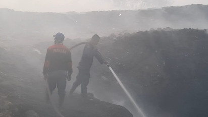 Kebakaran TPA Randegan Mojokerto Tak Kunjung Padam, Warga Sesak Nafas dan Mengungsi