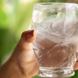 Sering Menghilangkan Haus dengan Minum Air Es? Kebiasan Ini Perlu Diubah, Ternyata Efeknya Bukan Dirasakan Sekarang