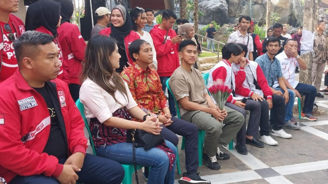 Kaesang Ngopi Bareng Kaum Milenial Tasikmalaya, Bicara Soal Golput dan Stunting
            - galeri foto