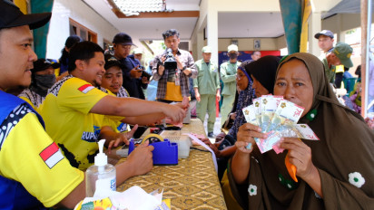 Antusias Tinggi, Ratusan Warga Pulau Pagerungan Kecil Serbu Penukaran Uang Baru di Ekspedisi Rupiah Berdaulat 2023