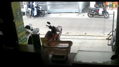 Bikin Miris! Paket Antaran Kurir yang Disimpan di Motor, Digodol Maling 