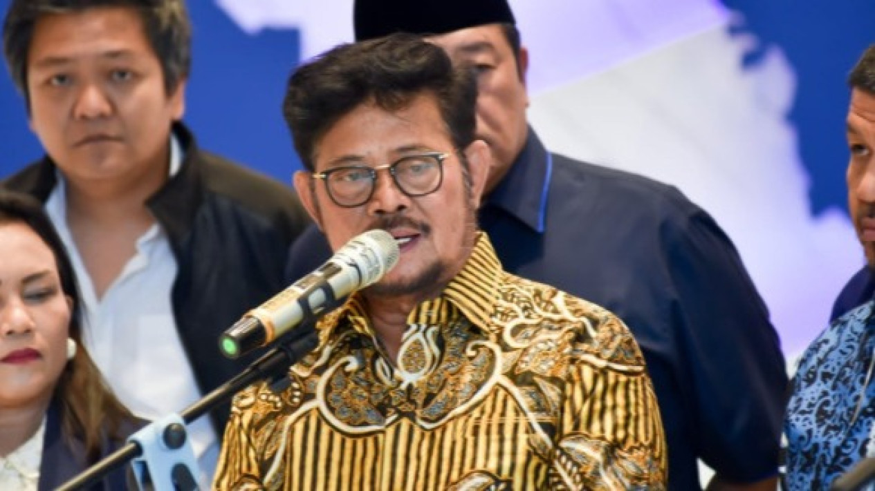 Pamitan dengan Presiden Jokowi, Syahrul Yasin Limpo Tak Lagi Jadi Menteri Pertanian, Ini Deretan Karir Gemilangnya
            - galeri foto