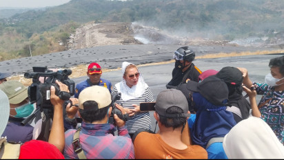 Kebakaran Tak Kunjung Padam, Wali Kota Semarang Berkantor di TPA Jatibarang