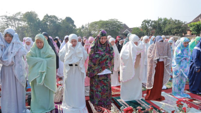 Wali Kota Semarang dan Warga Salat Istisqa, Mohon Turun Hujan untuk Padamkan Kebakaran TPA Jatibarang