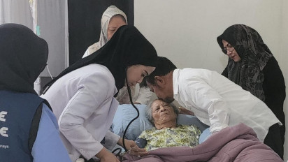 Syahrul Yasin Limpo Jenguk Ibunya, Pemeriksaan Ditunda, Keluarga Mohon Privasi Antar Anak dan Ibu Tidak Terganggu