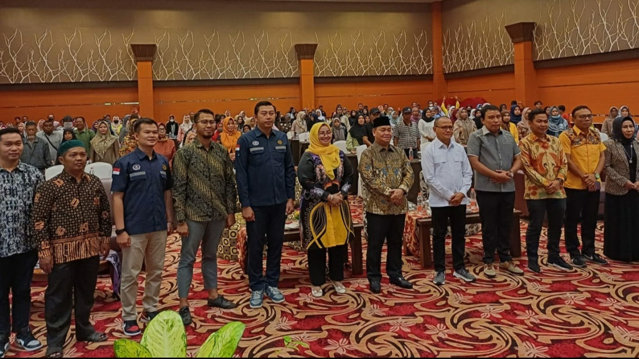 Bupati Halikinnor Berharap Konversi Minyak Tanah ke Gas di Beberapa  Kecamatan Di Kotim Segera Terealisasi
            - galeri foto