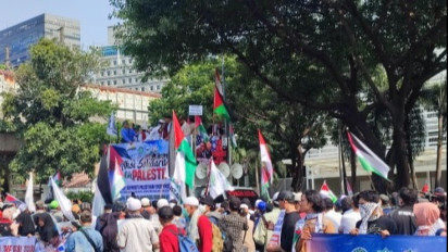 Demo Bela Palestina Pecah, Massa Paksa Masuk Gedung Kedubes Amerika Serikat