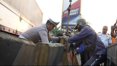 Berbahaya, Tim Gabungan Tutup Akses yang Digunakan Pengendara Lawan Arus, Tindak Tegas Pelanggar