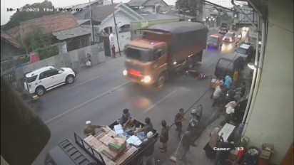 Driver Ojol Tewas Terlindas Truk, Usai Bersenggolan dengan Pemotor yang Lawan Arah