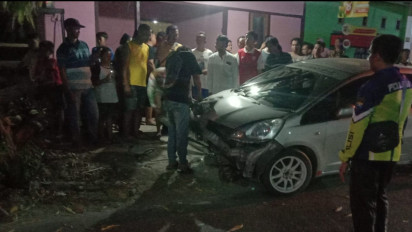 Diduga Mabuk Miras, Pengemudi Mobil Jazz Tabrak Pengendara Motor