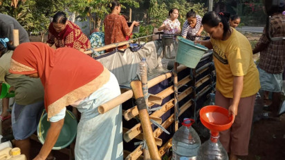 Kekeringan Makin Parah, Ratusan Warga Nambo, Klapanunggal Bogor, Terima Bantuan Air Bersih dari Sejumlah Pihak