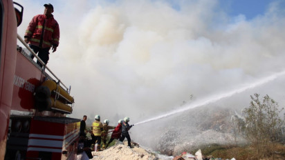 Dampak Kebakaran di TPA Suwung, BPBD Bagikan Tujuh Ribu Masker untuk Warga