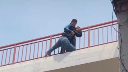 Diduga Suami Berselingkuh, Wanita di Palembang Coba Bunuh Diri di Jembatan Ampera