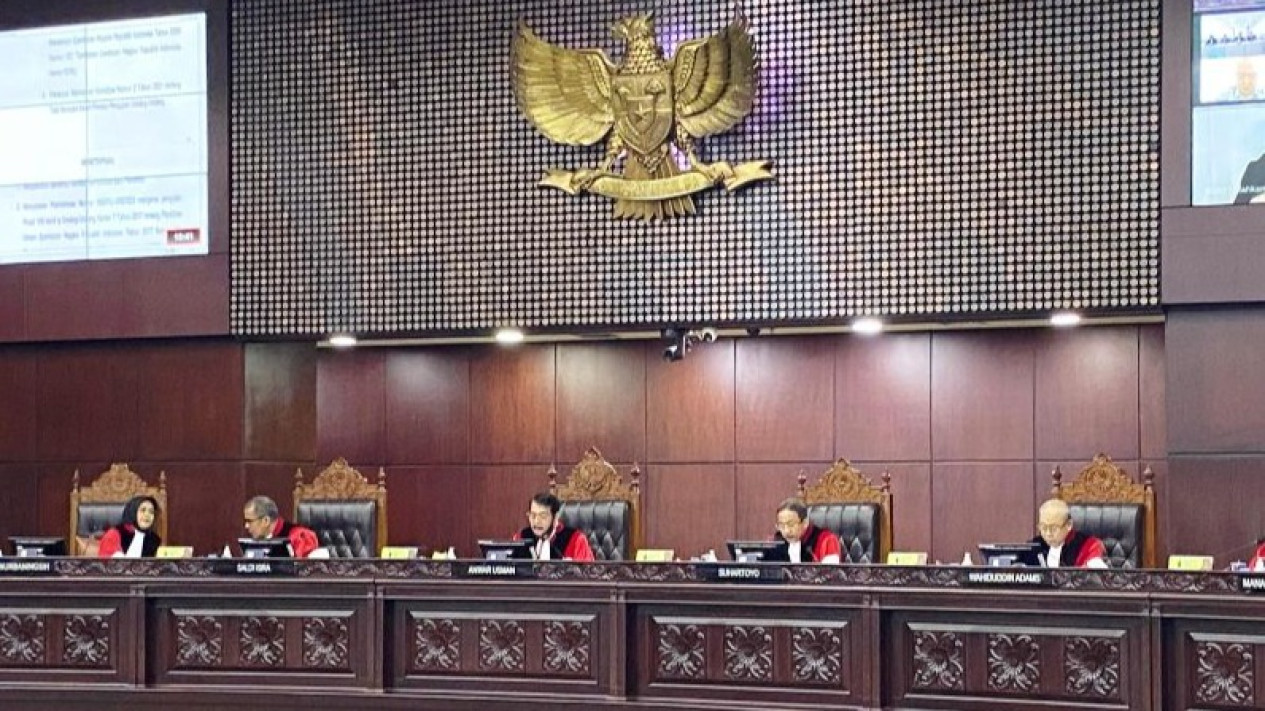 BREAKING NEWS! MK Tolak Gugatan PSI Soal Batas Usia Capres Cawapres RI
            - galeri foto