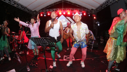 Tampilan Unik Orkes Musik Humor Poem Bengsing, Supaya Generasi Muda Tak Mudah Patah Hati