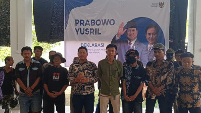 Kelompok Relawan di Cirebon Deklarasikan Dukung Yusril jadi Cawapres Prabowo.