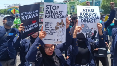 Tolak Gugatan Mahkamah Konstitusi, Aliansi Mahasiswa Jawa Timur Duduki Kantor DPRD Jatim