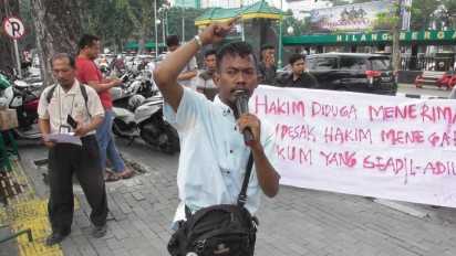 Mahasiswa Unjuk Rasa di PN Medan, Desak Komisi Yudisial Periksa Hakim OS atas Dugaan Suap di Kasus Achiruddin Hasibuan