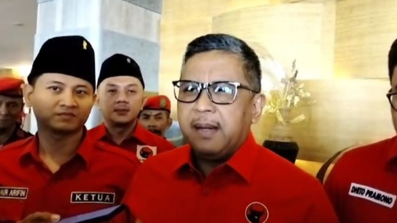 Pendamping Ganjar Berinisial 'M' Akan Diumumkan Megawati Rabu Esok
            - galeri foto