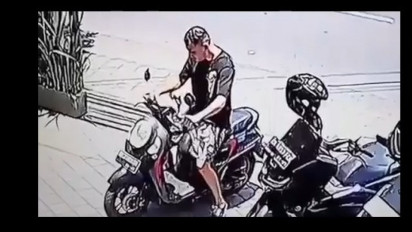 Viral, Bule Curi Sepeda Motor di Bali, Terekam CCTV