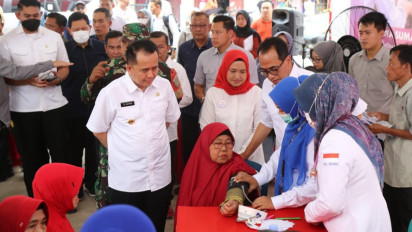 Tinjau Penyuluhan Gratis, Pj Gubernur Agus Fatoni Imbau Masyarakat Jaga Kesehatan