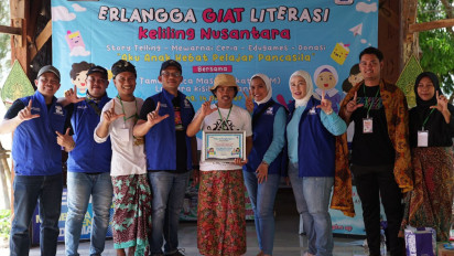Erlangga Giat Literasi Keliling Nusantara Hadir di Pantai Palawangan Rembang