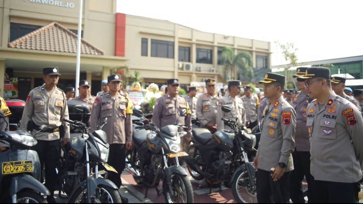 Kapolres Purworejo Pimpin Apel Gelar Pasukan Operasi Mantap Brata 2023-2024
            - galeri foto