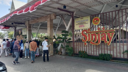 Tak Bayar Pajak, Rumah Makan Bebek Sinjay di Bangkalan, Madura Dipasang Banner