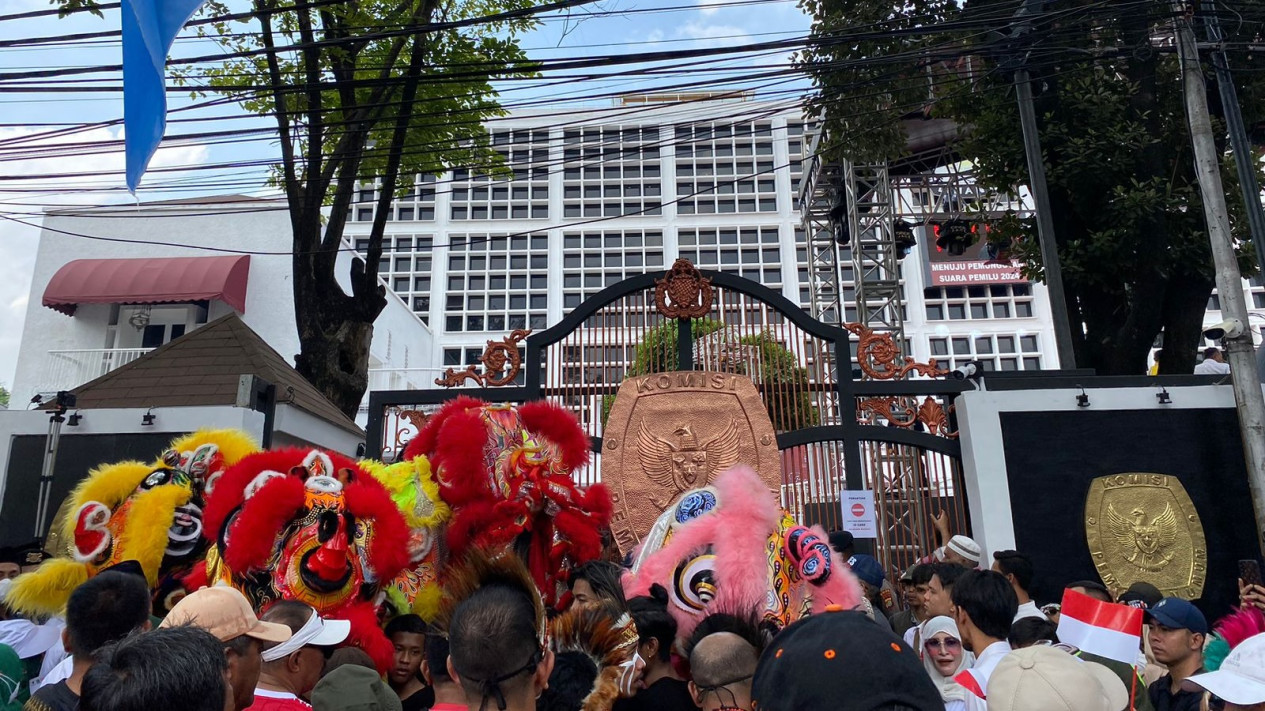 Pasangan Capres/Cawapres Mulai Daftar ke KPU, Simak Ini Tahapan Pencalonan pada Pemilu 2024
            - galeri foto