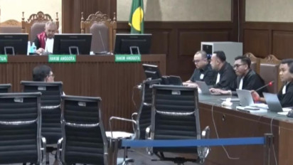 Proyek BTS 4G Terlambat, Johnny Plate Minta Maaf ke Jokowi