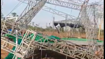 Putting Beliung di Bangkalan Porak-Porandakan Panggung dan Tenda Hajatan