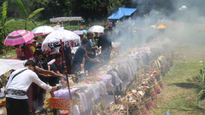 Ngaben Massal di Desa Adat Munduk Andong Tabanan Melibatkan 25 Sawa