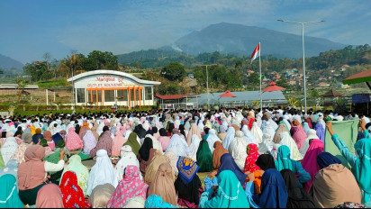 Ratusan Warga Lereng Gunung Lawu di Magetan Gelar Salat Istiqa Minta Turun Hujan Padamkan Kebakaran Hutan