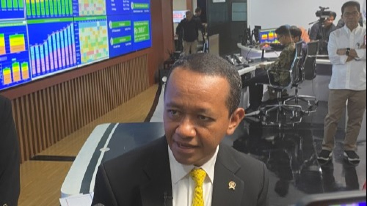 Disebut Jadi Ketua Tim Pemenangan Prabowo, Menteri Bahlil: Saya Aja Enggak Tahu Apa-apa, Pak Airlangga Main Tolak-tolak Aja
            - galeri foto