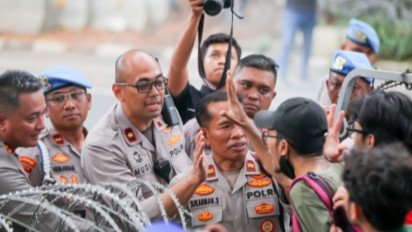 Unjuk Rasa Berjalan Alot, Tenaga Ahli Utama KSP Joanes Joko Temui Mahasiswa