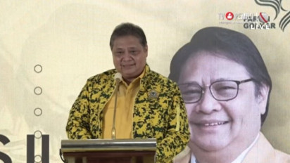 Buka Rapimnas Golkar, Airlangga sambut Prabowo dengan Pantun 'Lisa BLACKPINK'