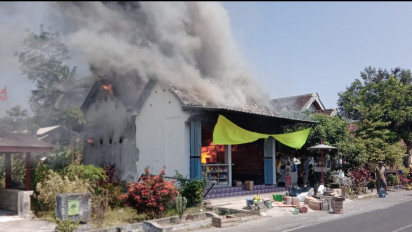 Korsleting Listrik Picu Kebakaran Toko Sembako di Lumajang, Kerugian Capai Ratusan Juta Rupiah