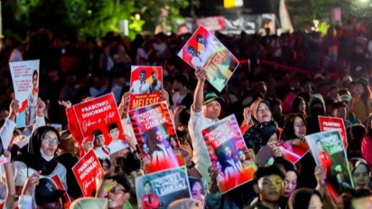 Warga Padati Tugu Proklamasi saat Deklarasi Gibran Rakabuming Raka sebagai Bakal Cawapres Prabowo, Emak-emak Berharap Diberi Kerjaan