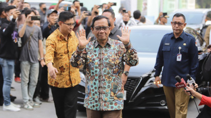 Beda dengan Ganjar Pranowo Gandeng Istri, Mahfud MD Datang Jalani Tes Kesehatan Sendiri