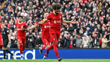 Aksi Penyerangan Suporter Terjadi di Derby Merseyside, Polisi Amankan Pelaku Kerusuhan