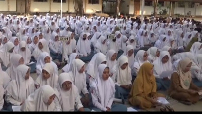 Ratusan Siswa di Bangkalan Gelar Doa dan Salat Gaib untuk Palestina